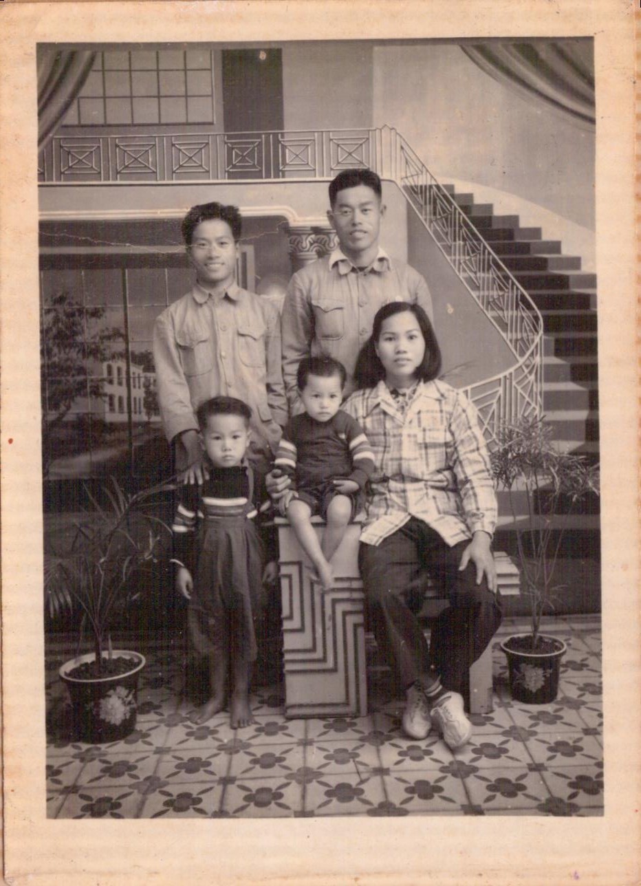 我最早的全家福-1953.jpg
